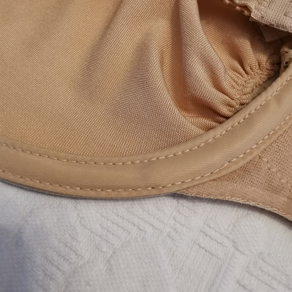 Vintage Vogue Beige Underwire Bra Size 38C - Picture 9 of 9